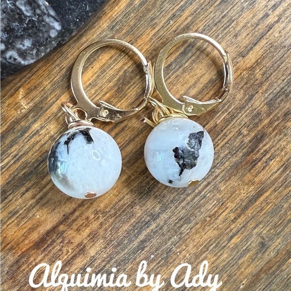 Alquimia Gold and White Earrings - Picture 1 of 1